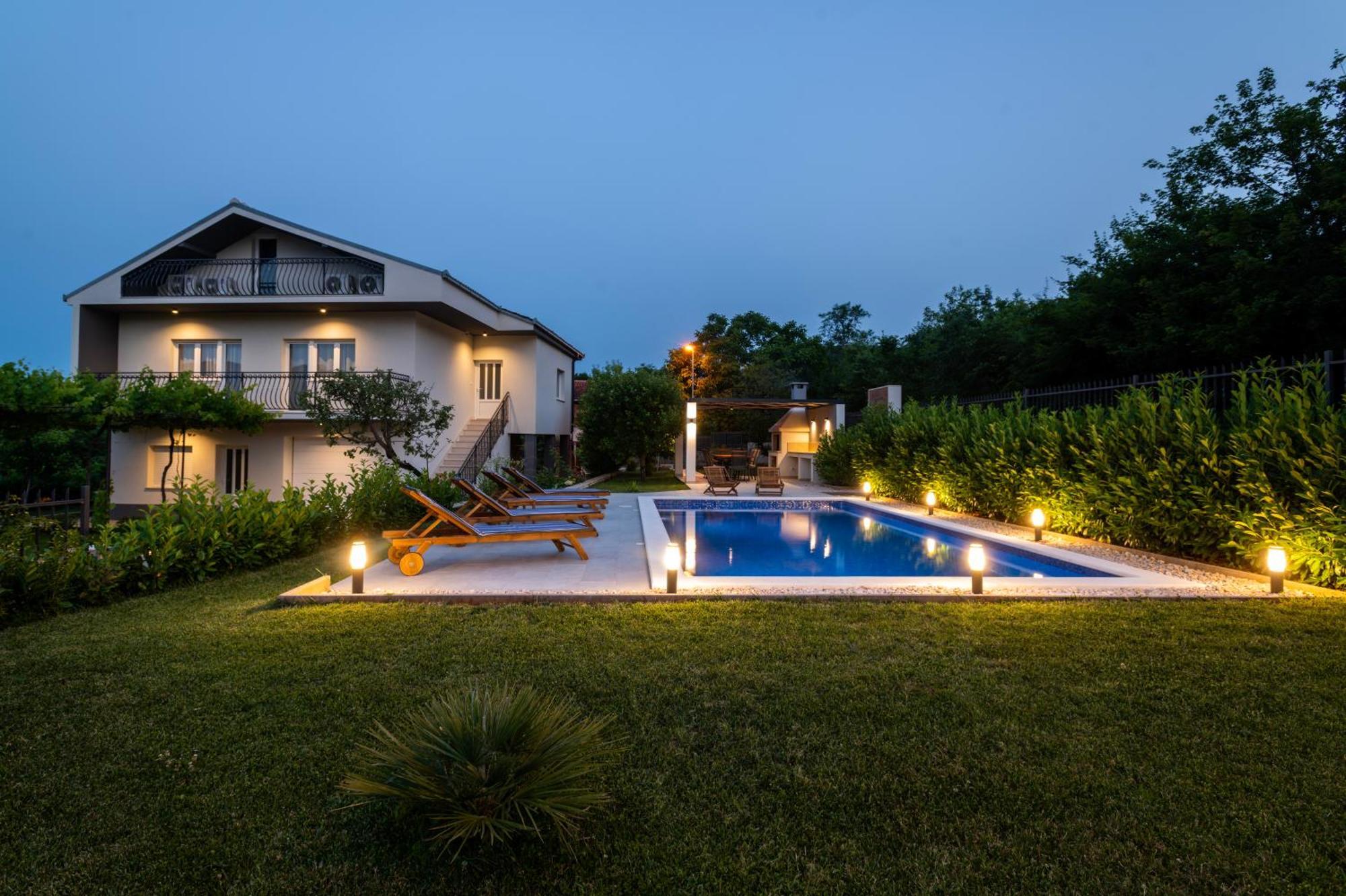 Villa Latica Dicmo Luaran gambar