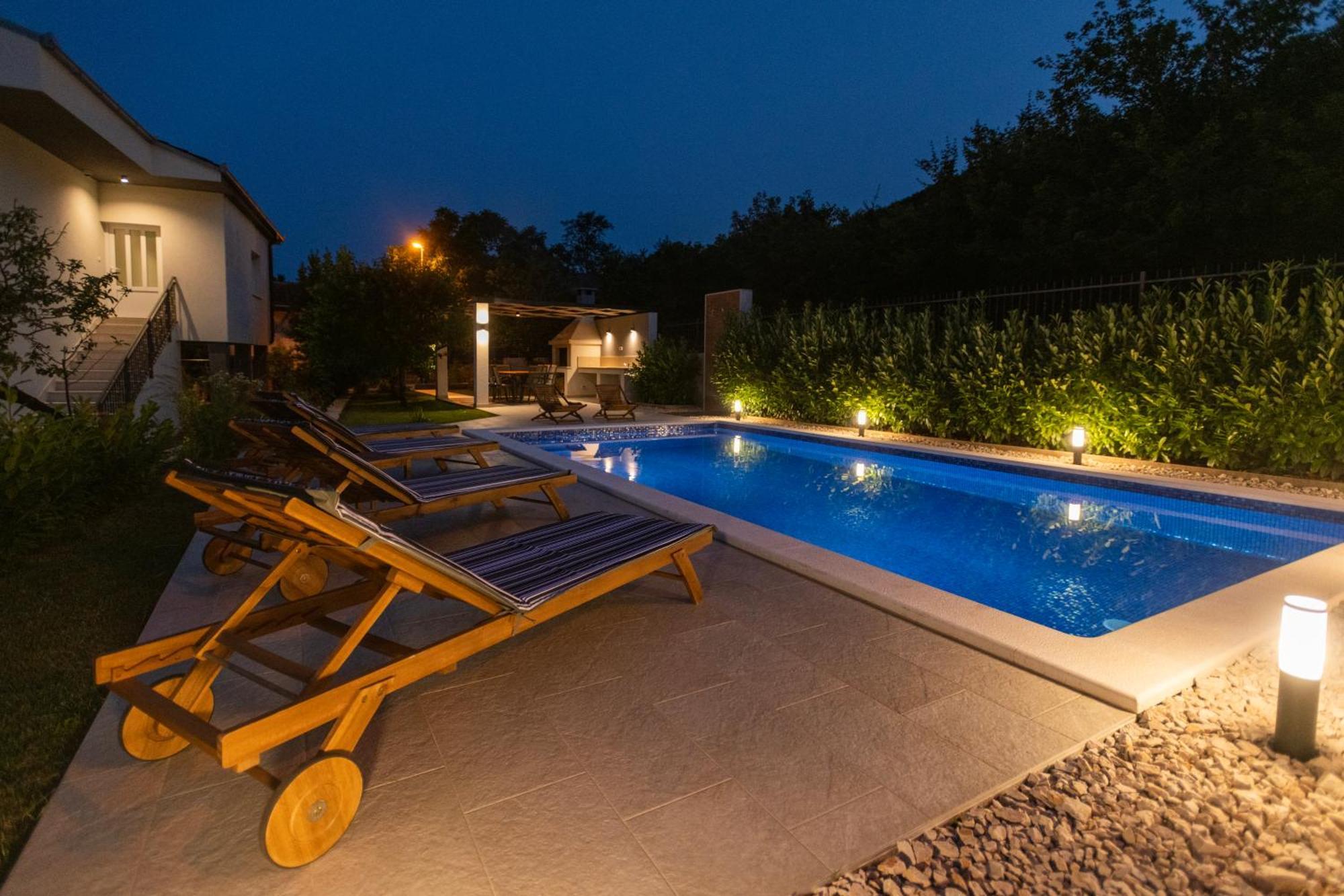 Villa Latica Dicmo Luaran gambar