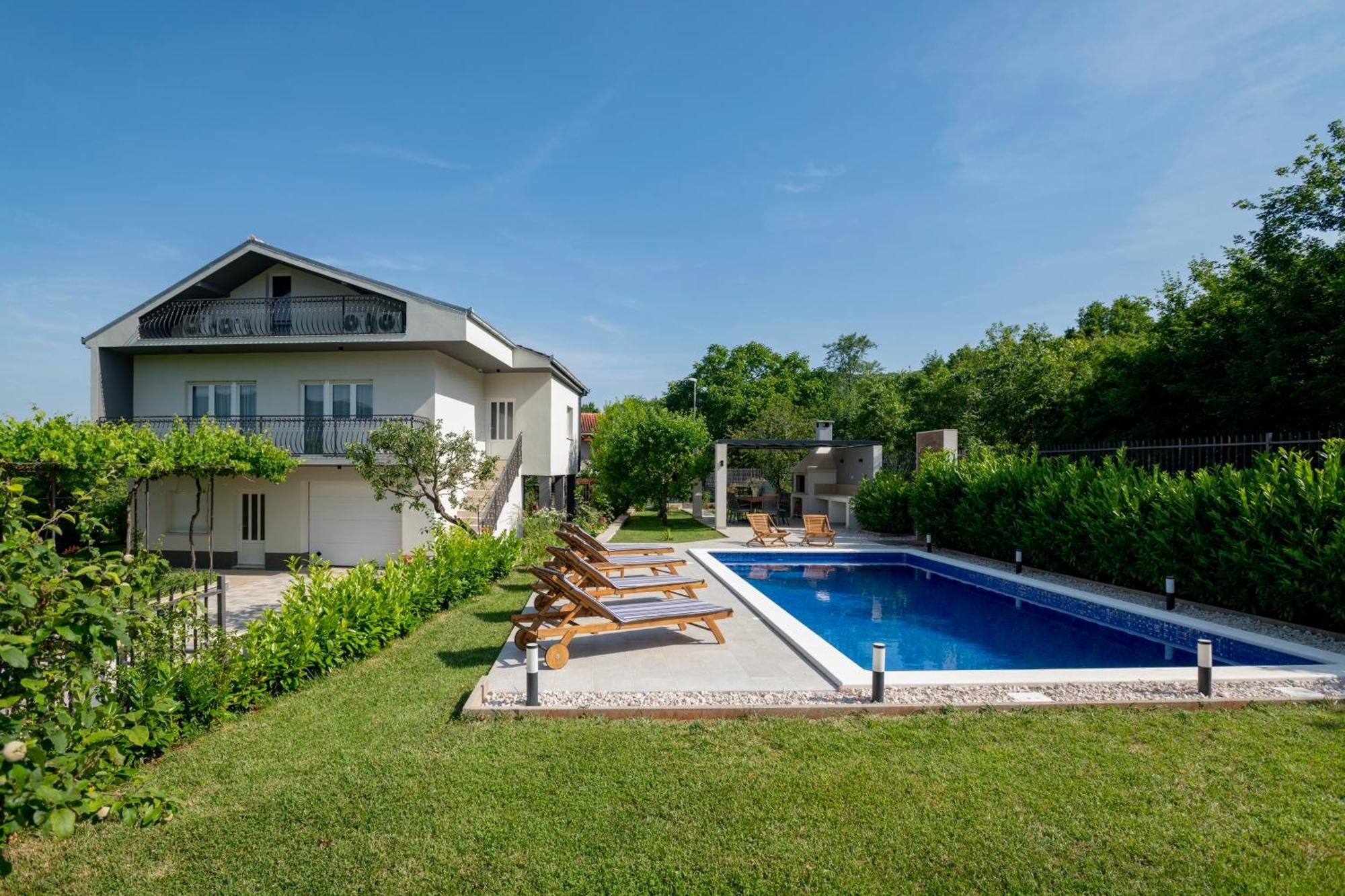 Villa Latica Dicmo Luaran gambar